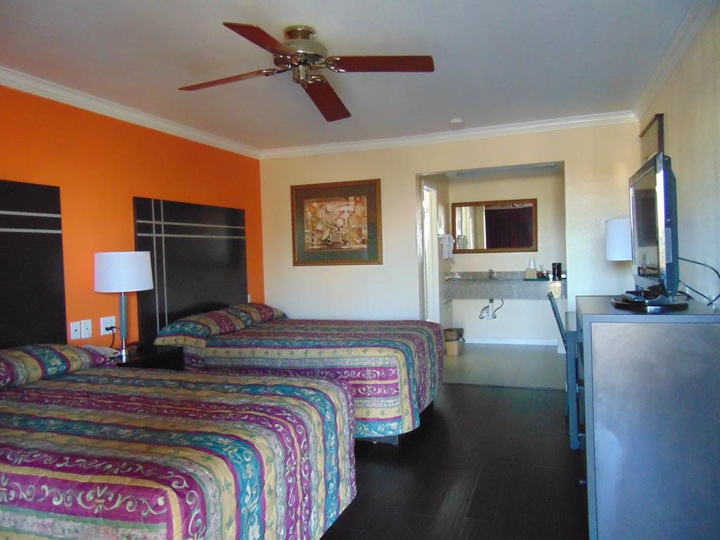 Heart Of Texas Motel Austin Bagian luar foto